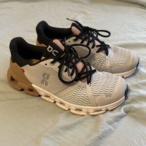 On Cloud Woman’s Size 7